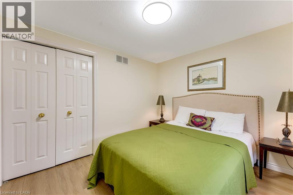 519 YORKSHIRE Drive - Image 28