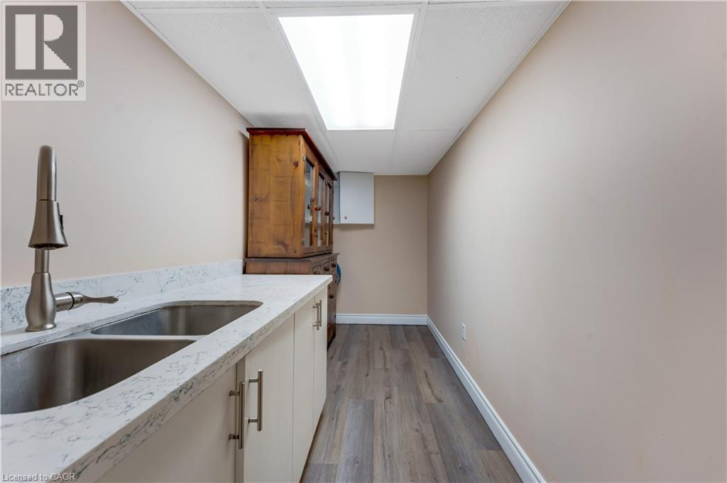 519 YORKSHIRE Drive - Image 38