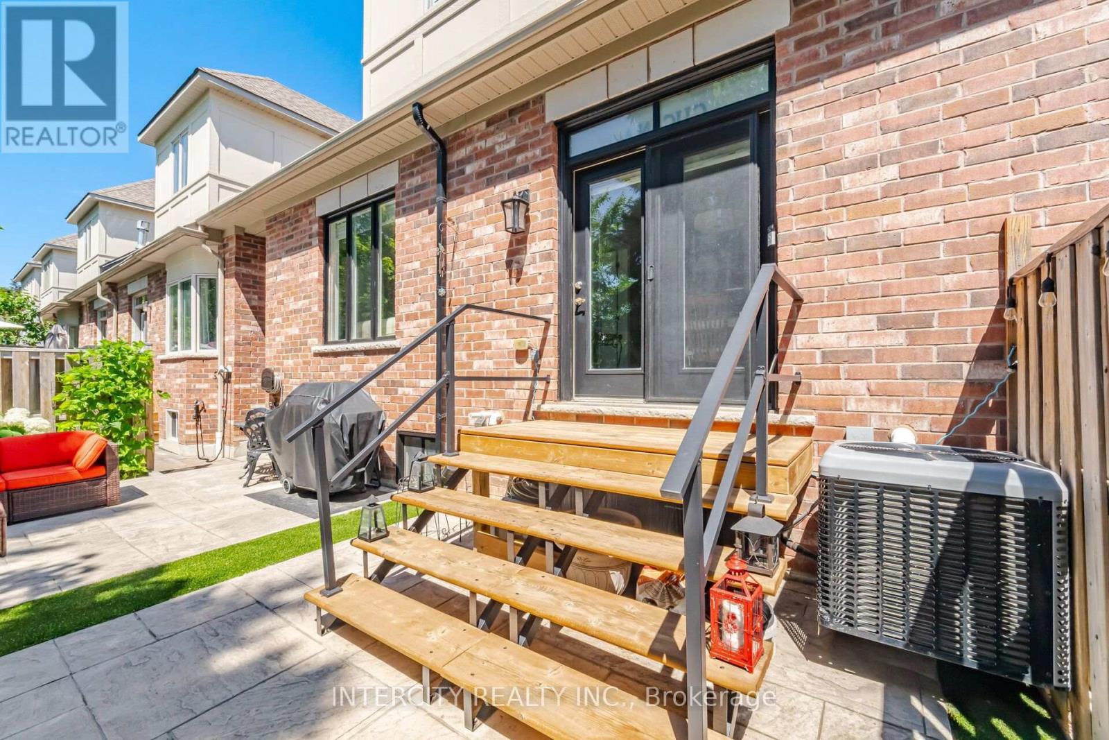 4 PETERSEN PLACE - 35