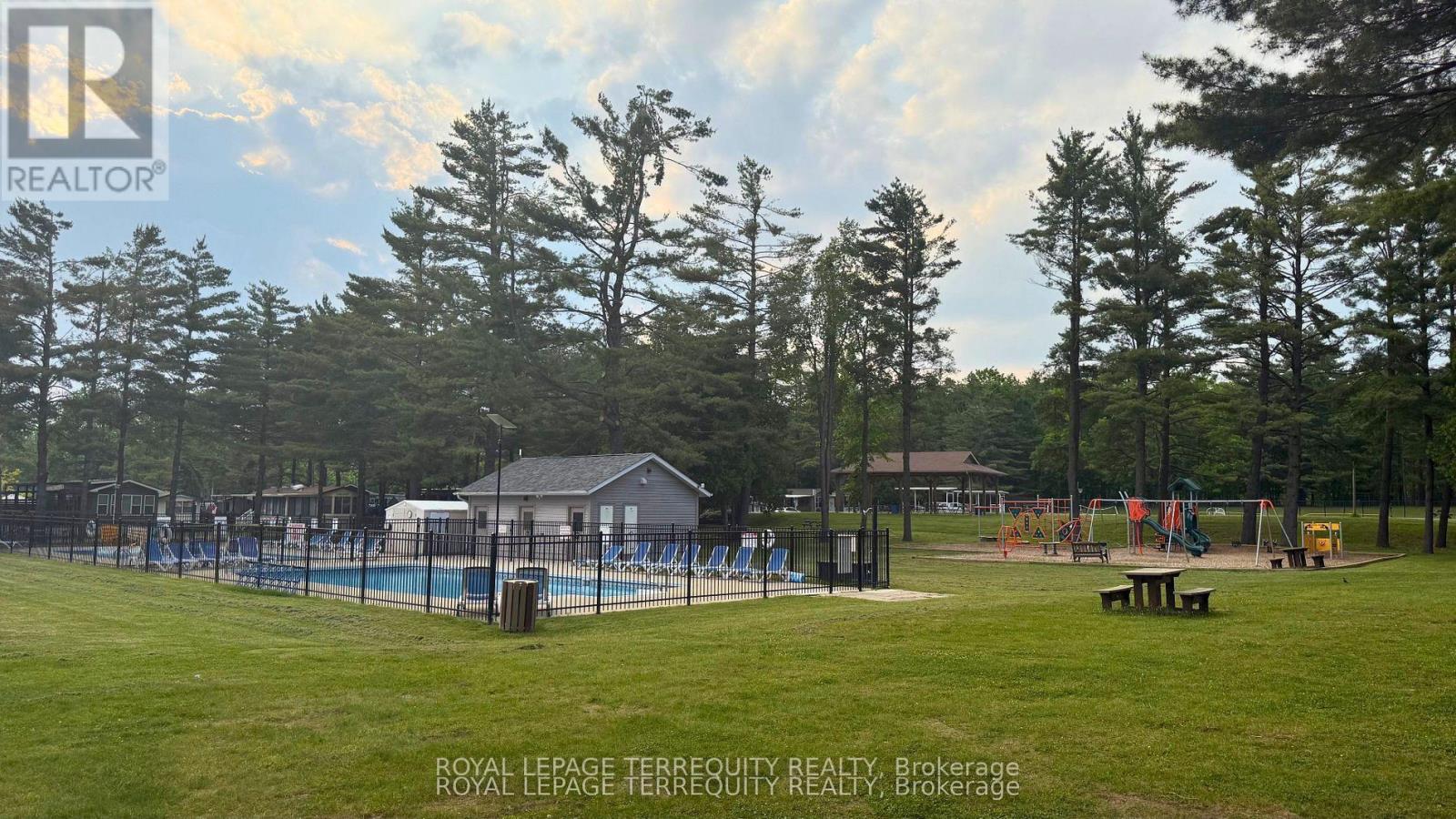 317 ROCKVIEW - Image 33