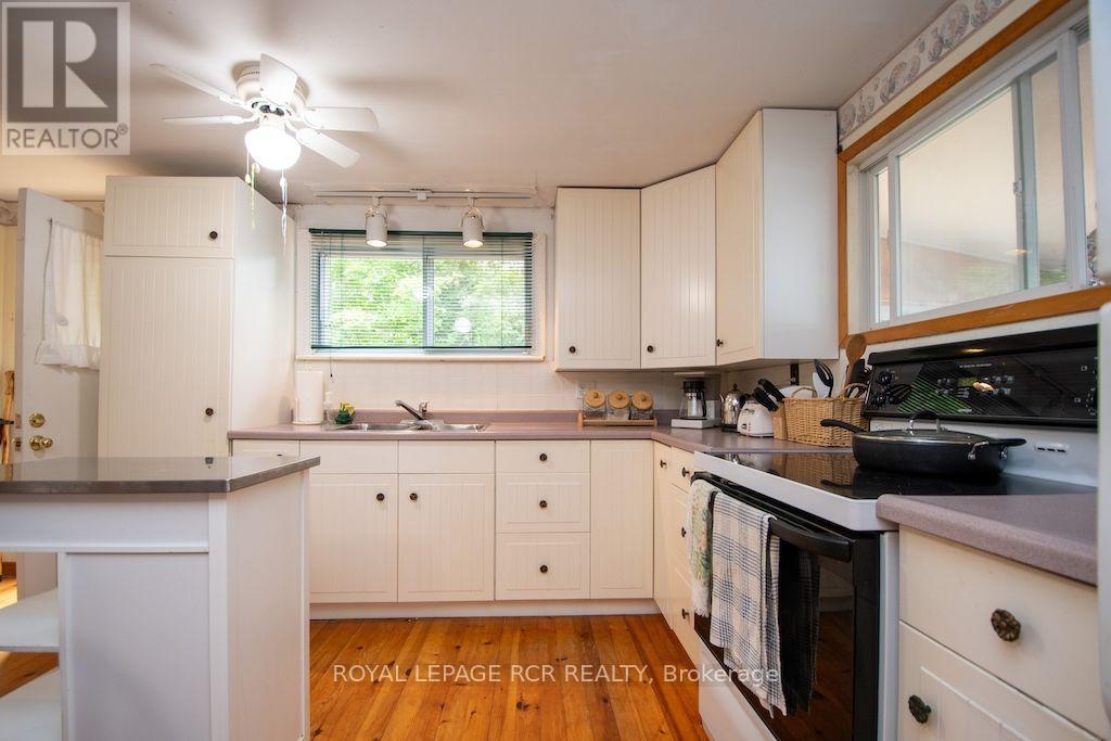 40 GRIFFIN DRIVE - 12