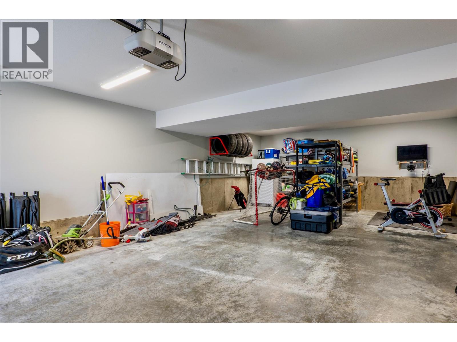 2533 Valley Place - Image 27