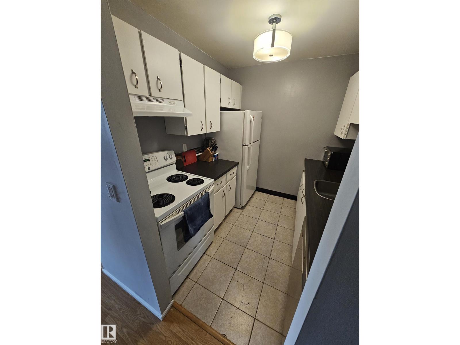 #206 10838 108 street NW - 7