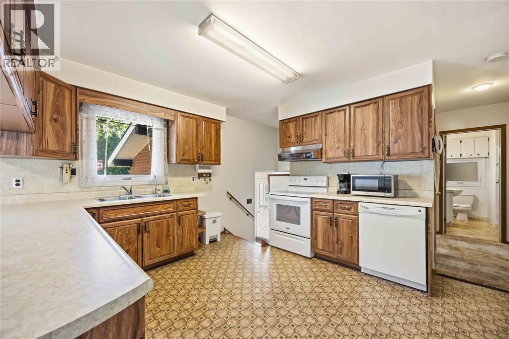 824 CHARLESWORTH DRIVE - 10