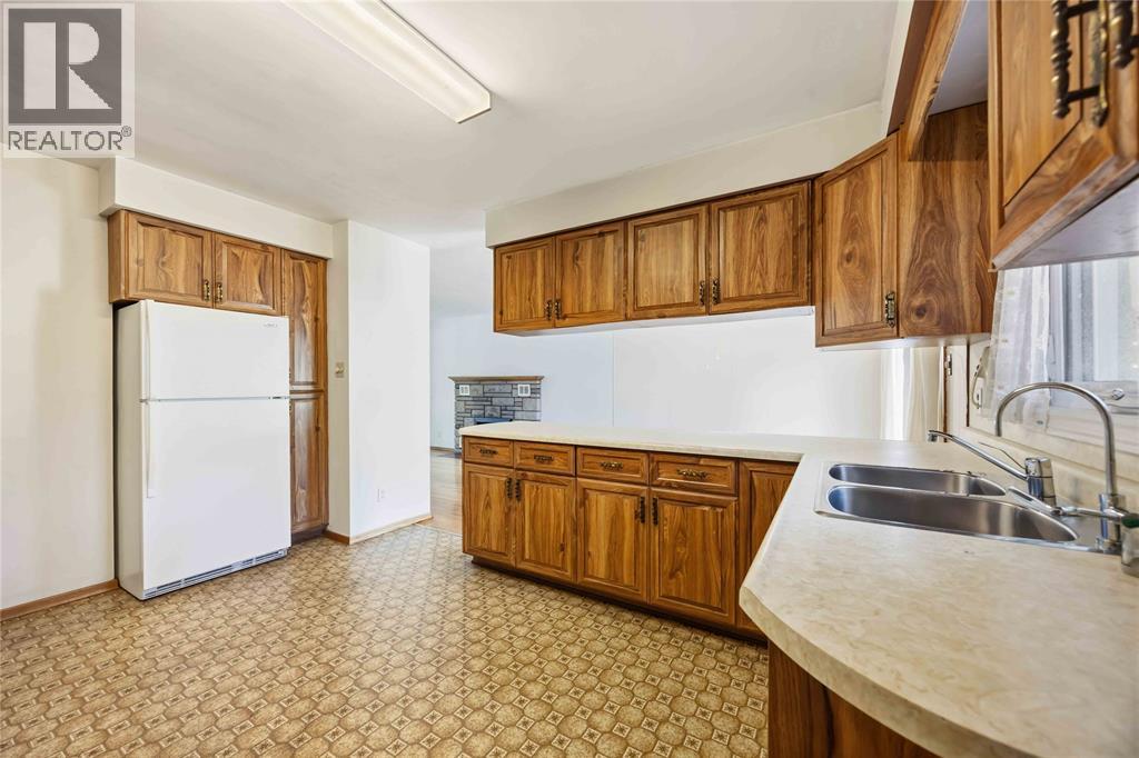 824 CHARLESWORTH DRIVE - 13
