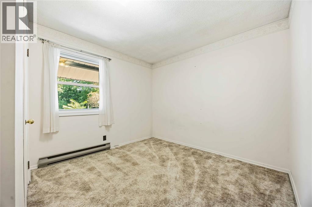 824 CHARLESWORTH DRIVE - 19