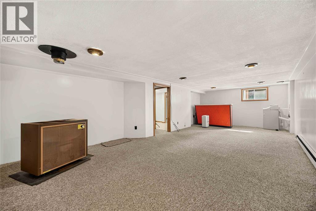 824 CHARLESWORTH DRIVE - 32