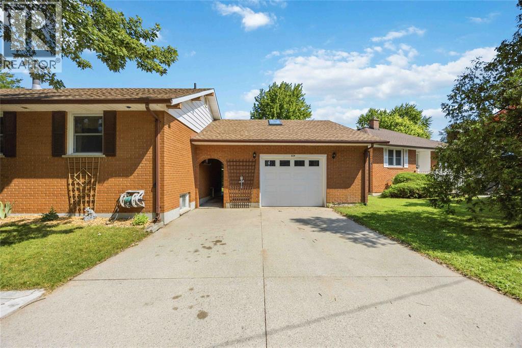 824 CHARLESWORTH DRIVE - 4