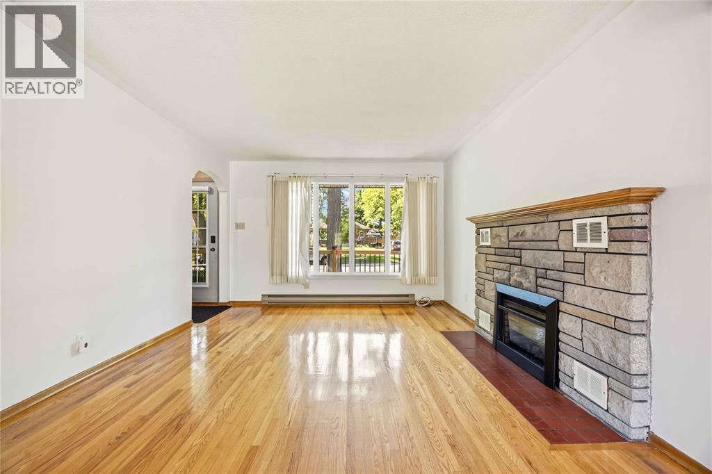 824 CHARLESWORTH DRIVE - 5