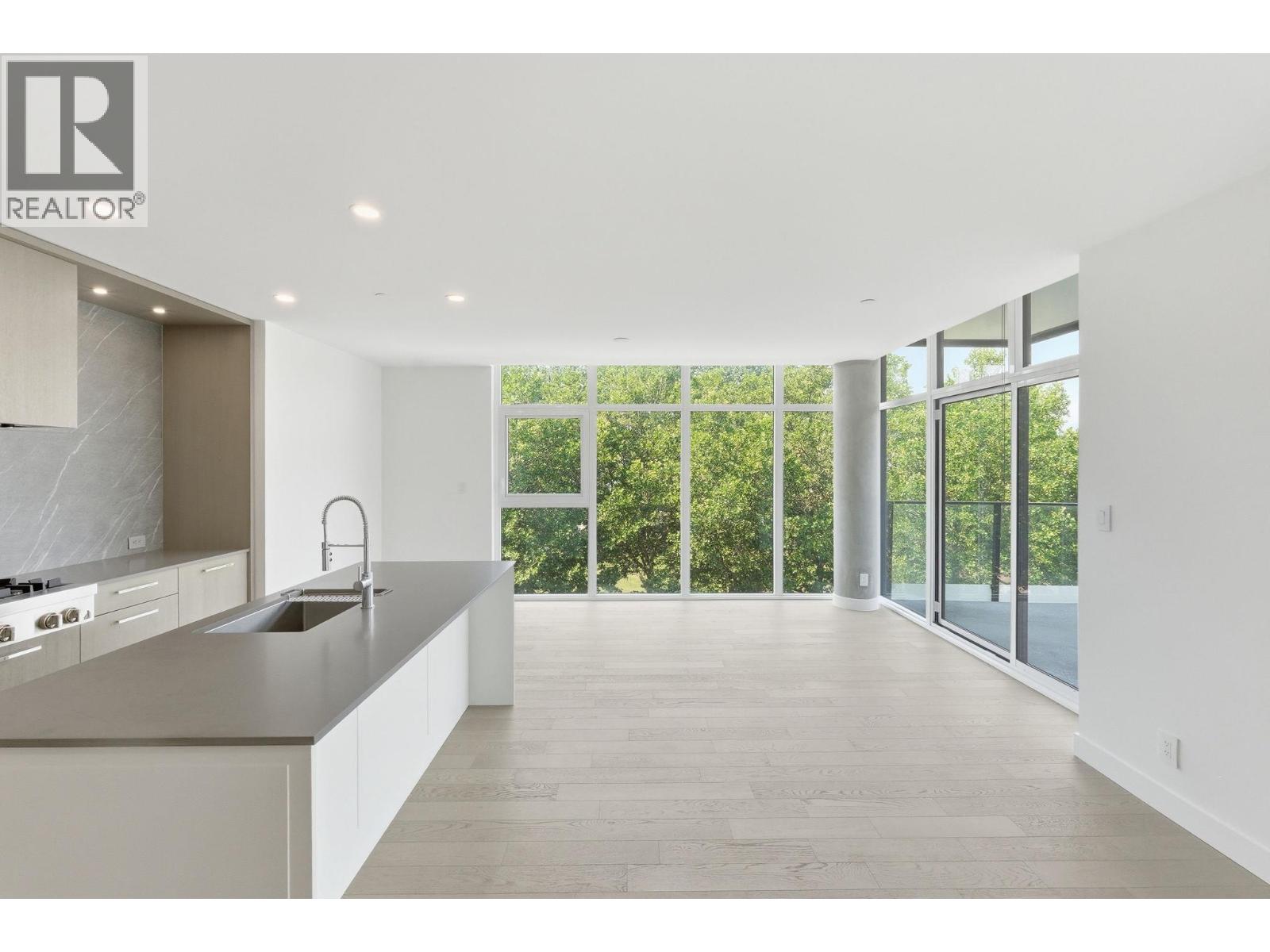 416 3389 Lakeshore Road, Kelowna