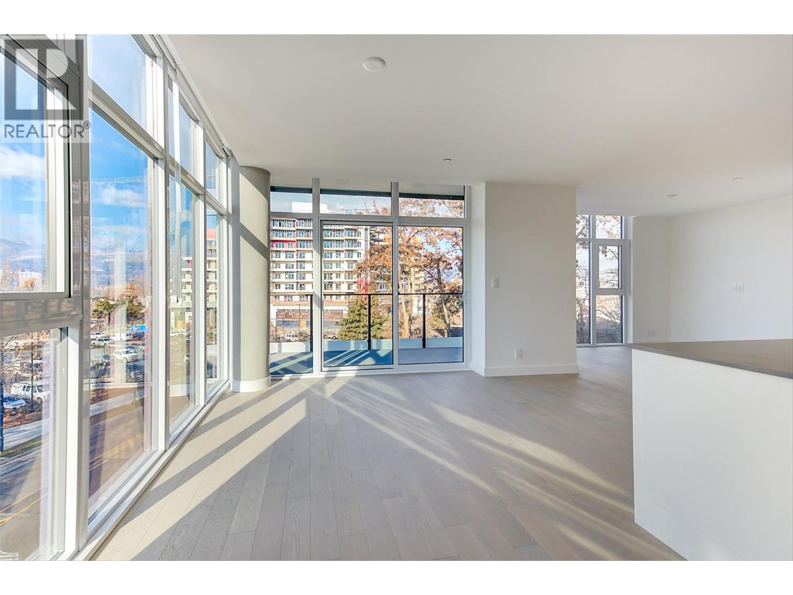 416 3389 Lakeshore Road, Kelowna
