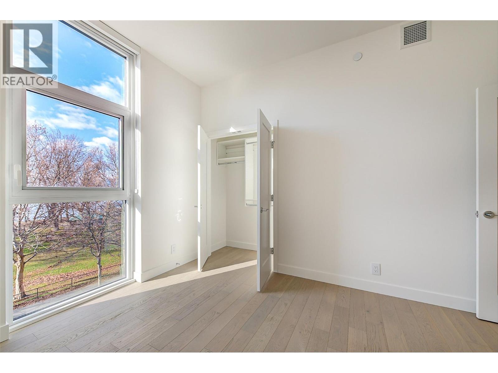 416 3389 Lakeshore Road, Kelowna