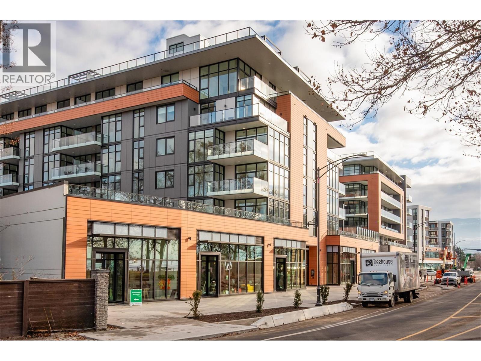 416 3389 Lakeshore Road, Kelowna