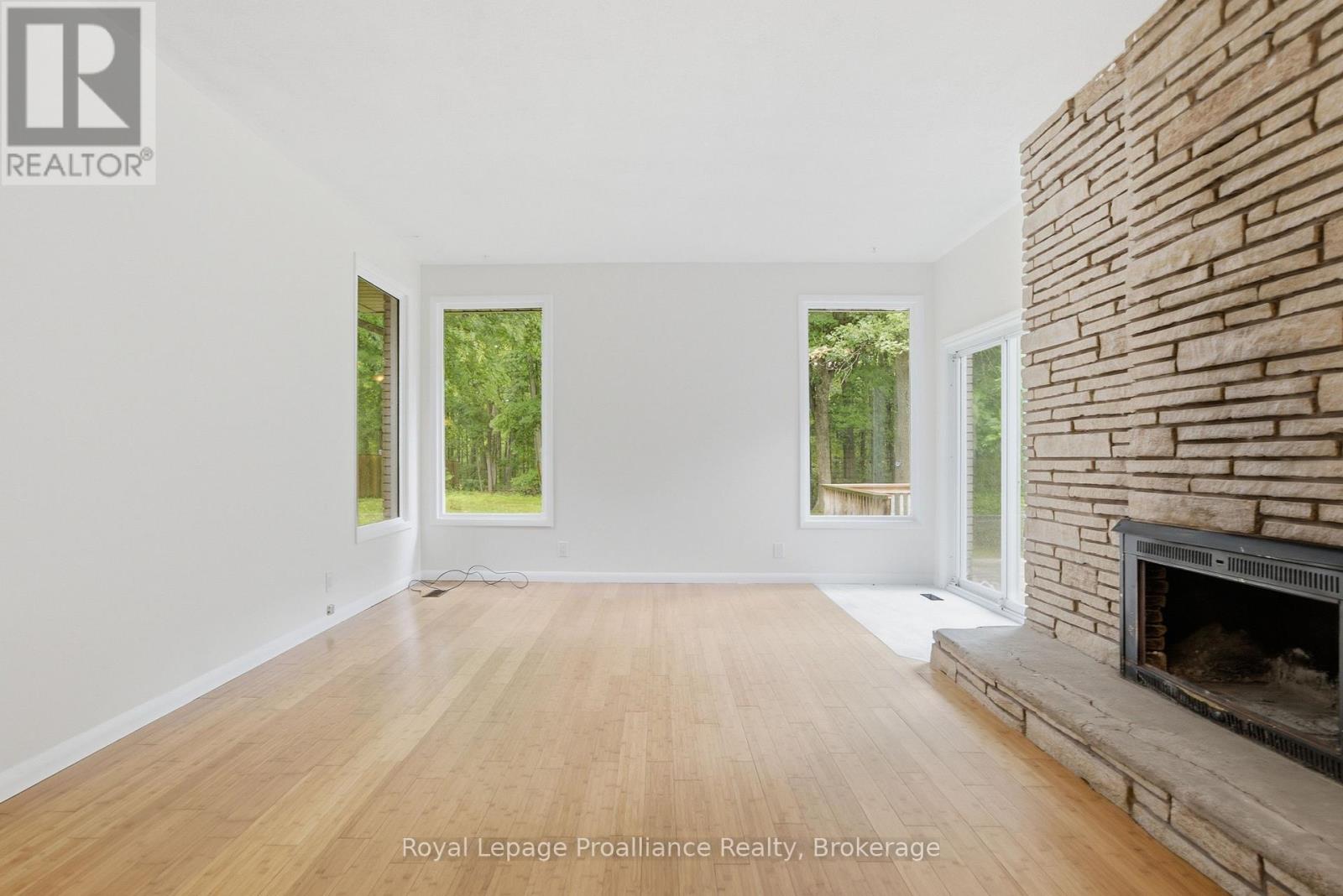 156 PINEHILL CRESCENT - 17