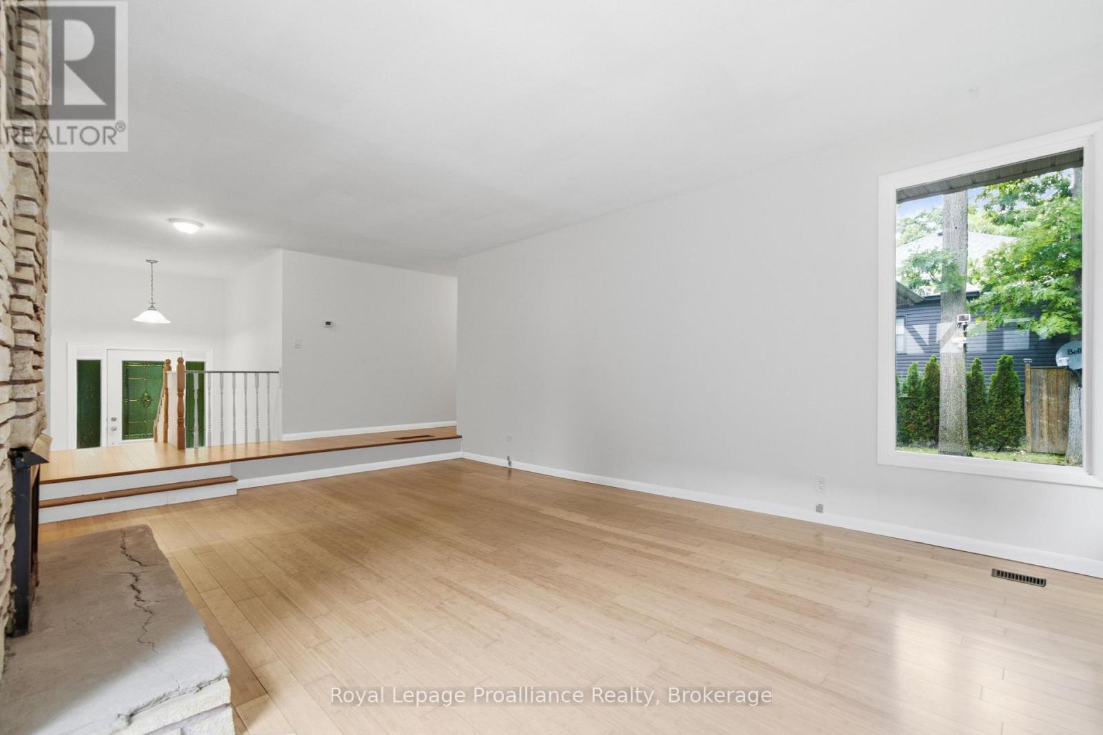 156 PINEHILL CRESCENT - 19