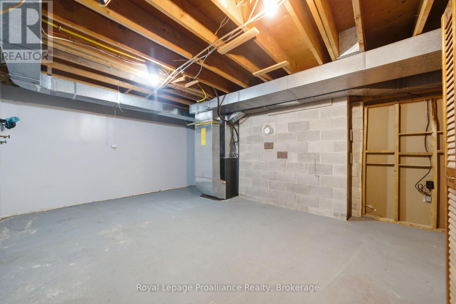 156 PINEHILL CRESCENT - 31