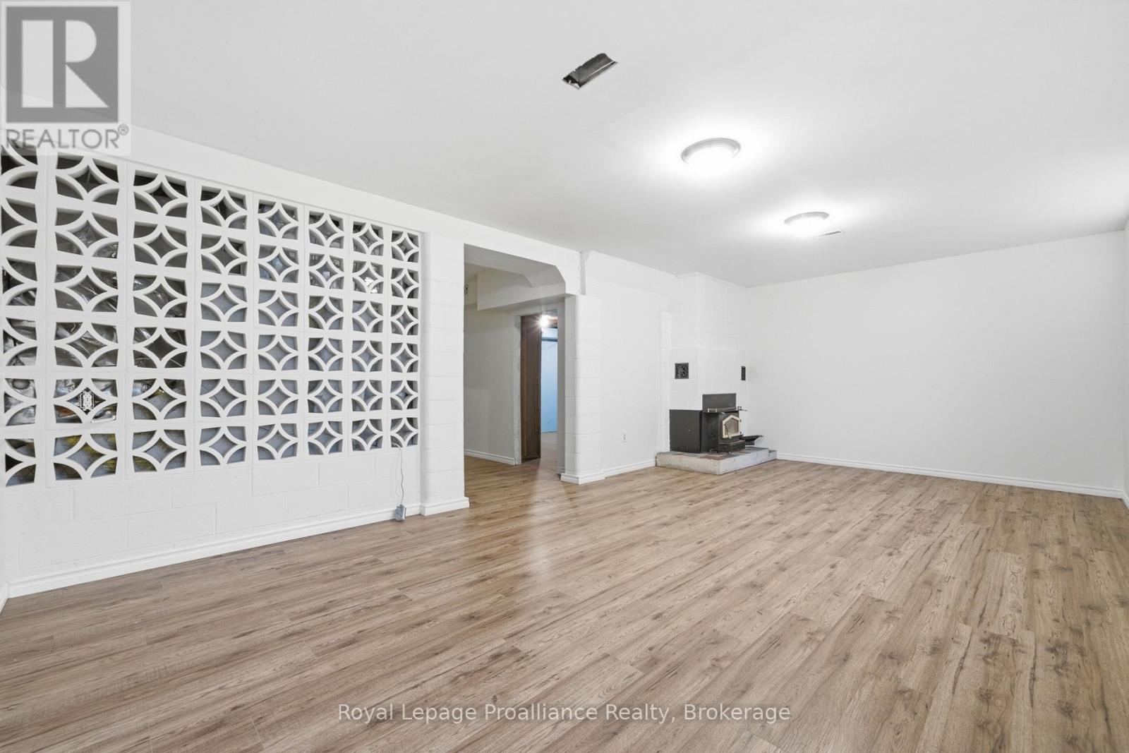 156 PINEHILL CRESCENT - 29