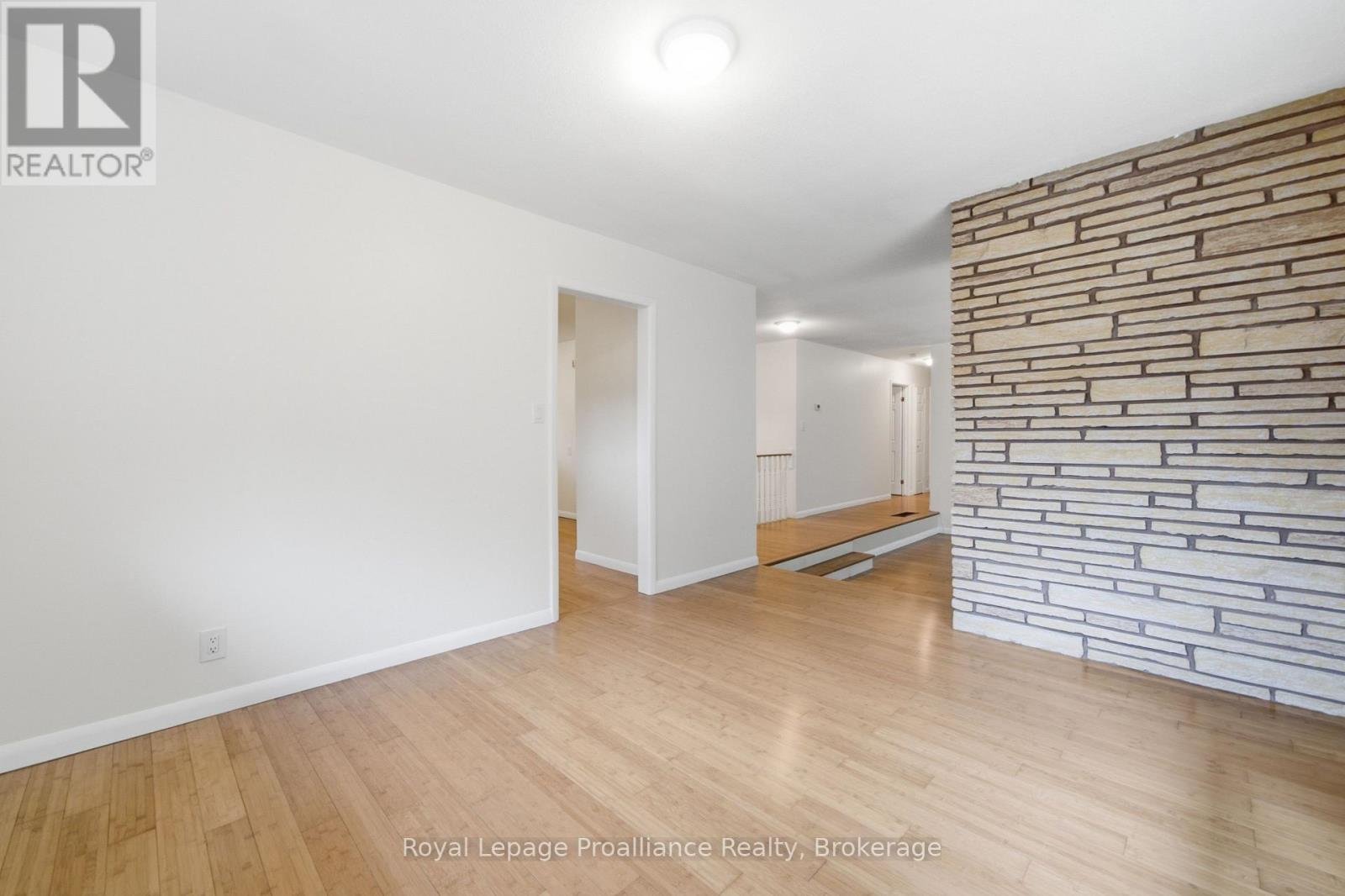 156 PINEHILL CRESCENT - 16