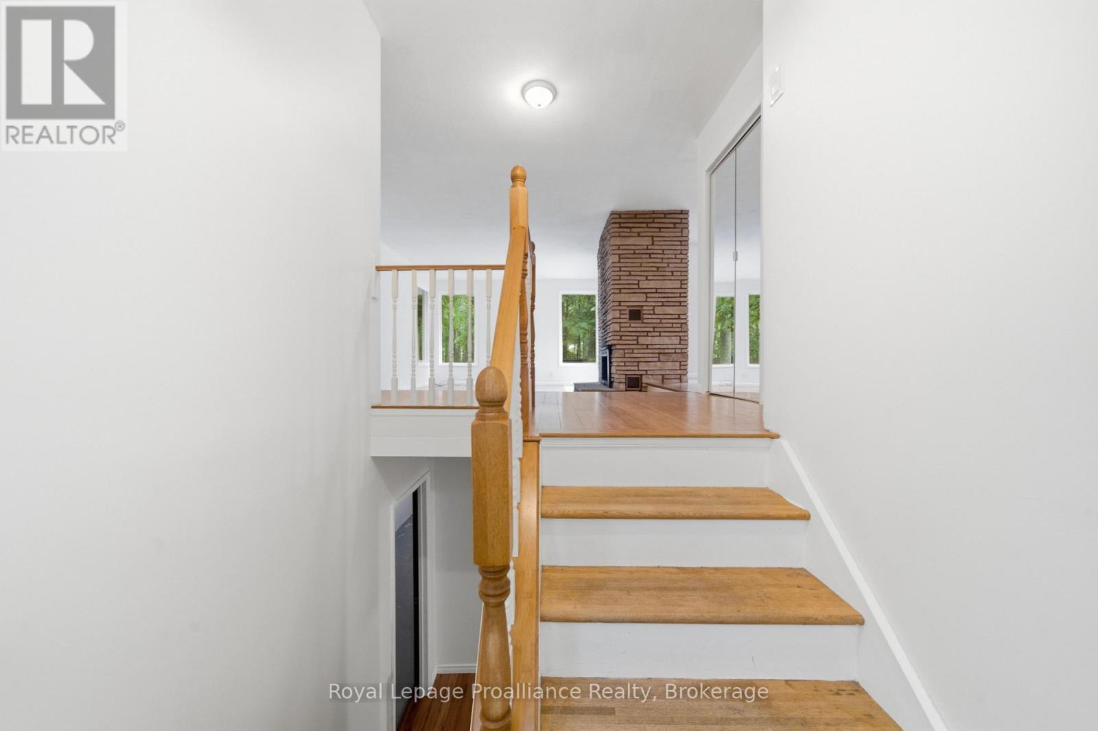 156 PINEHILL CRESCENT - 7