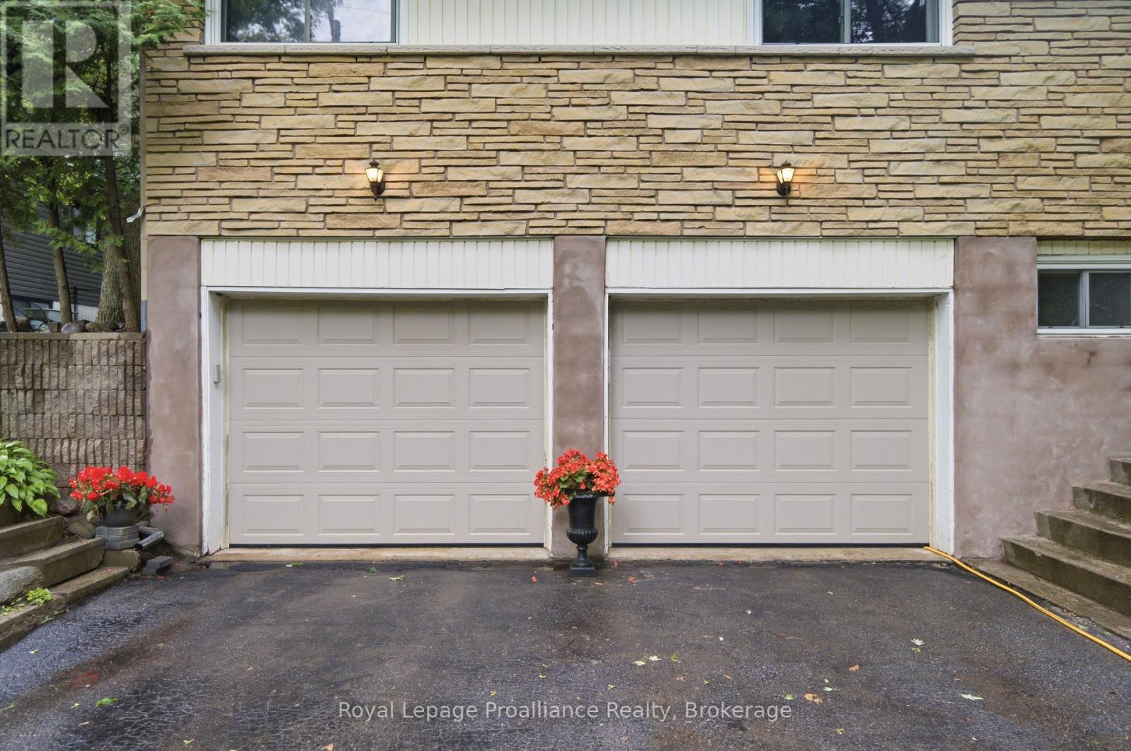 156 PINEHILL CRESCENT - 46