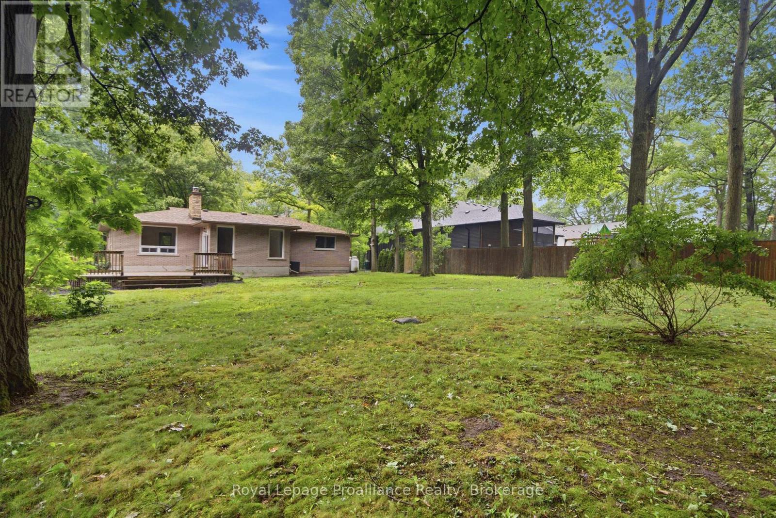 156 PINEHILL CRESCENT - 43