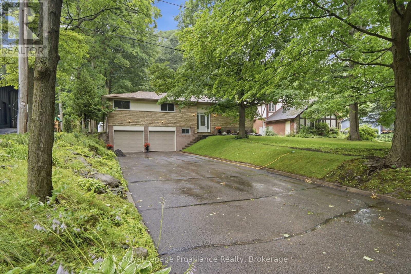 156 PINEHILL CRESCENT - 3