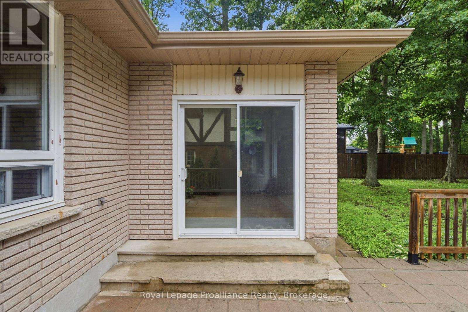 156 PINEHILL CRESCENT - 35