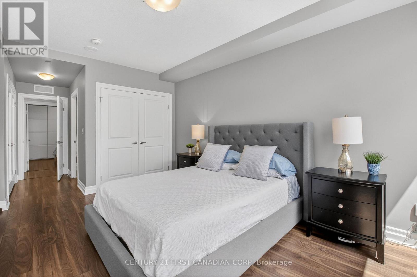 #208 260 VILLAGEWALK BOULEVARD - 17