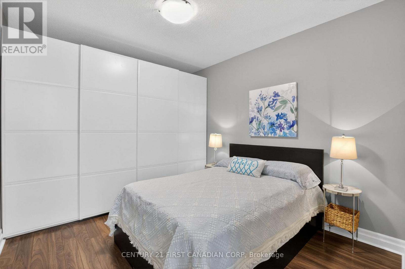 #208 260 VILLAGEWALK BOULEVARD - 19