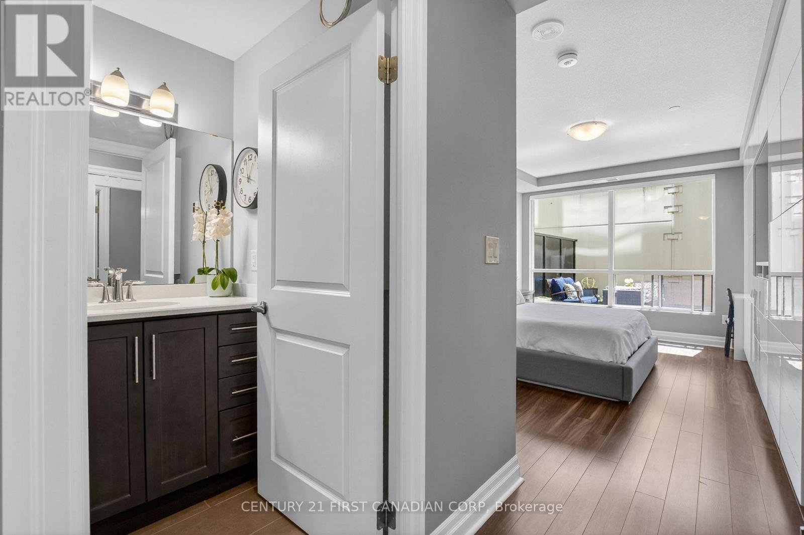 #208 260 VILLAGEWALK BOULEVARD - 14