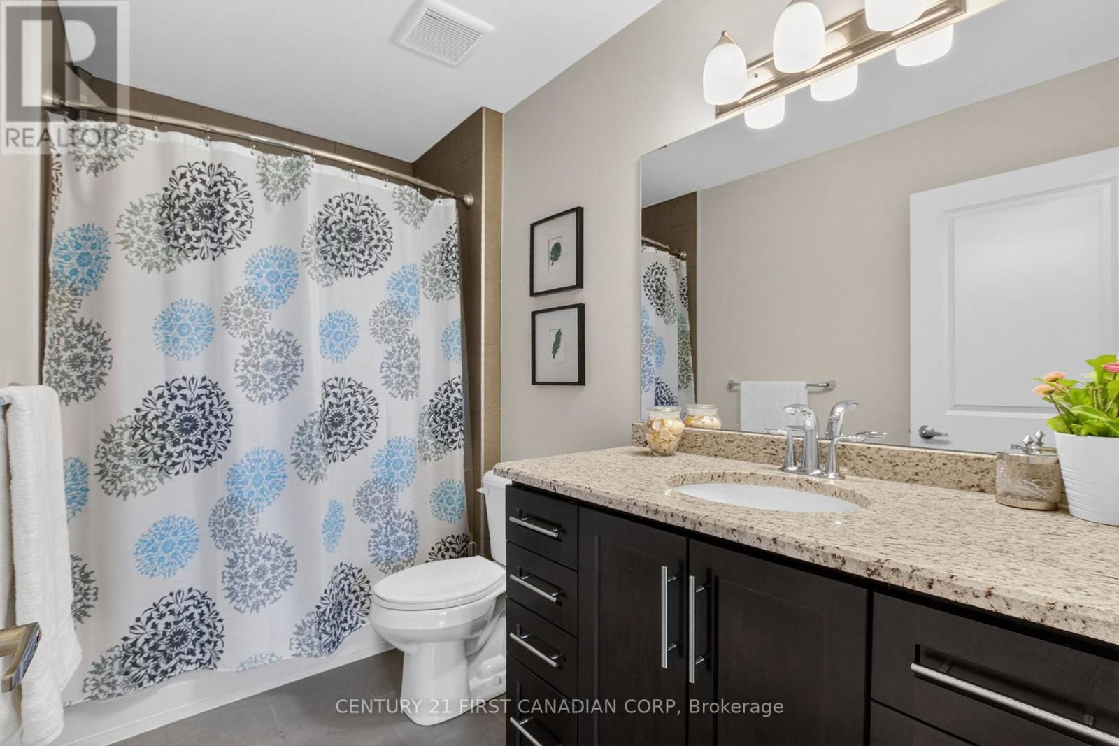 #208 260 VILLAGEWALK BOULEVARD - 21