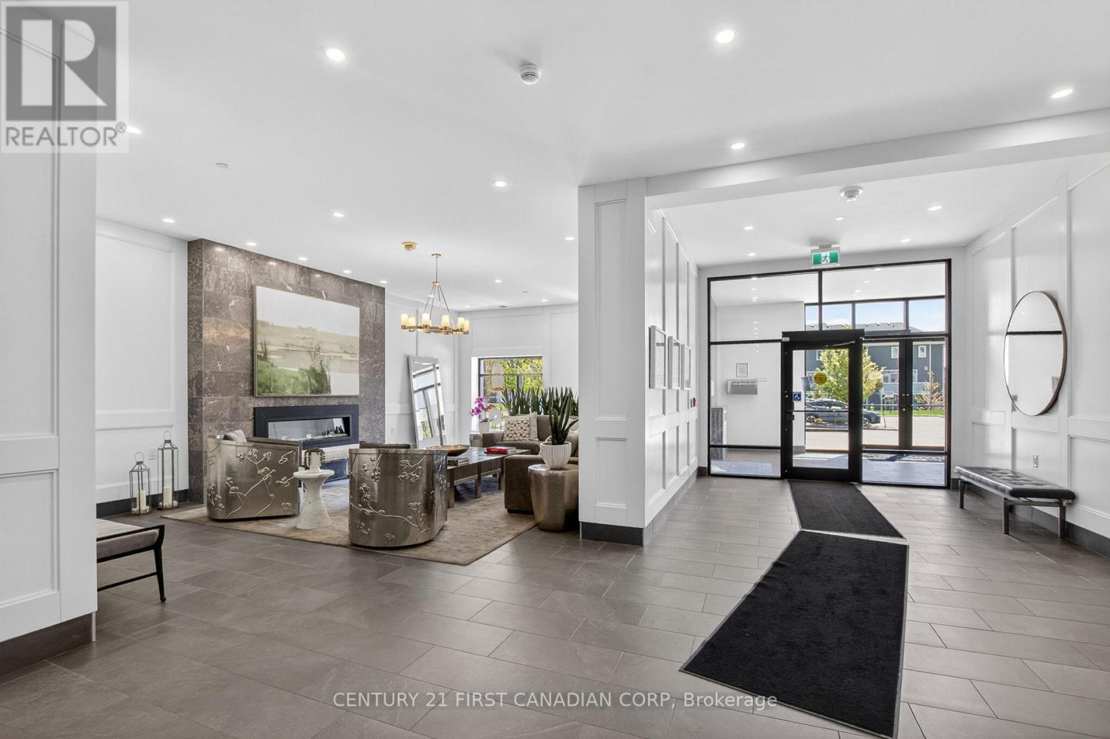 #208 260 VILLAGEWALK BOULEVARD - 29