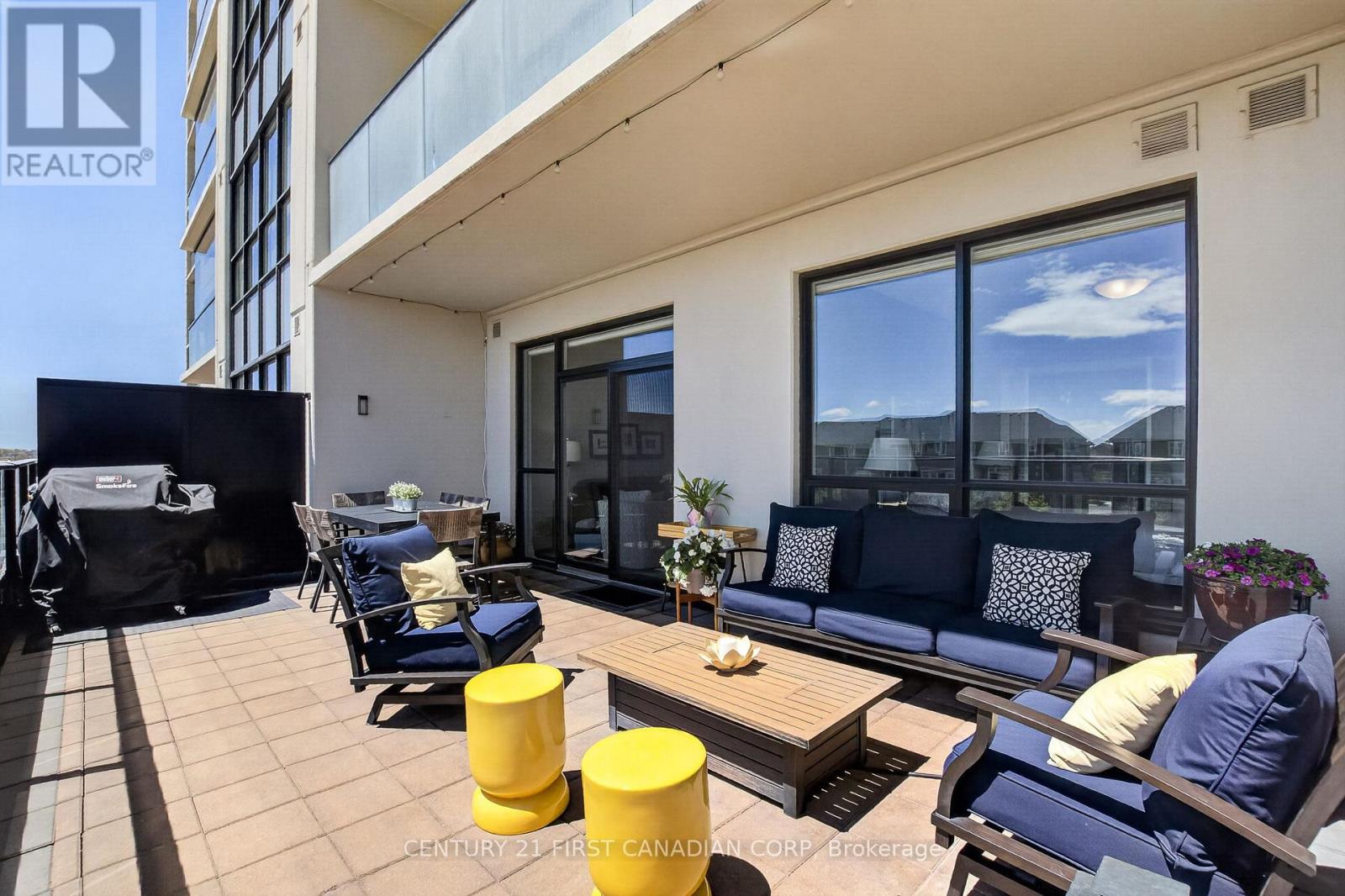 #208 260 VILLAGEWALK BOULEVARD - 27