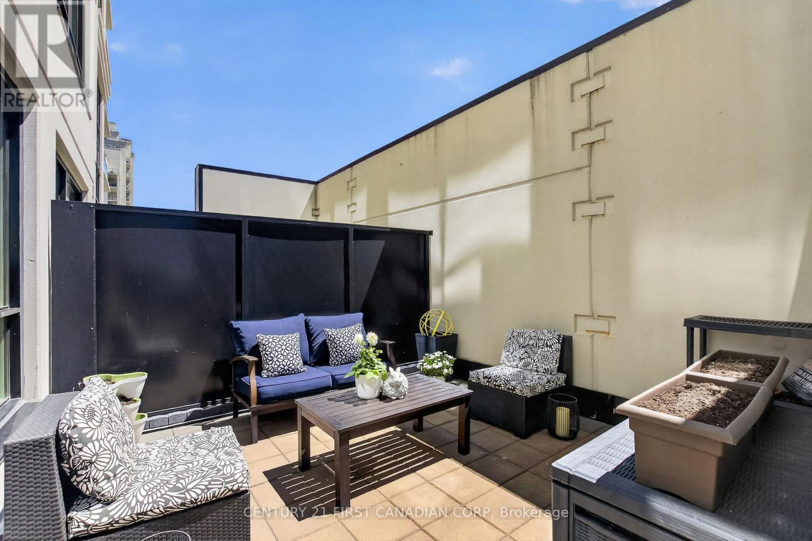#208 260 VILLAGEWALK BOULEVARD - 28