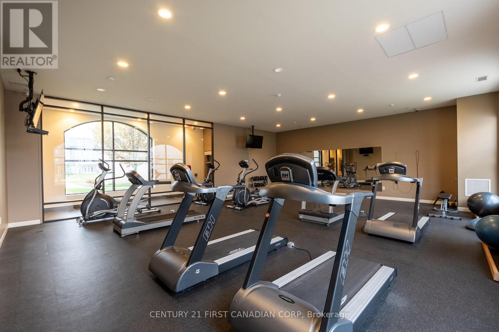#208 260 VILLAGEWALK BOULEVARD - 32