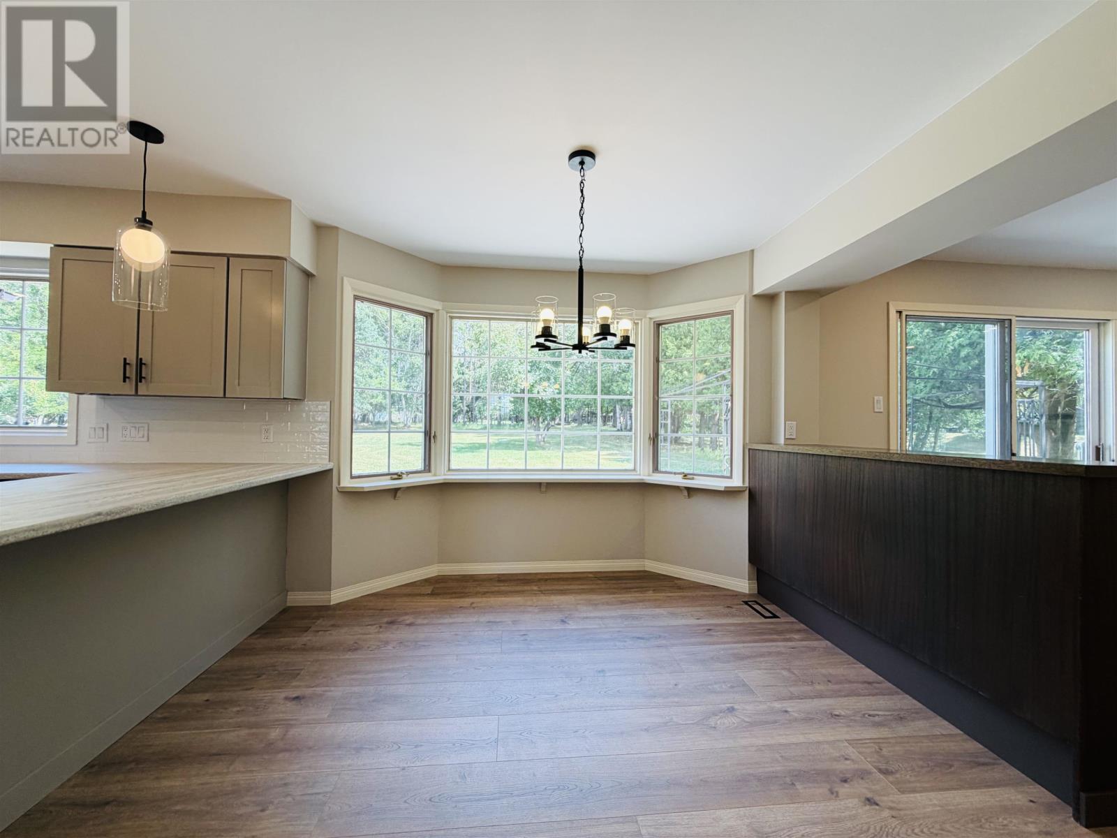 253 Riverview DR - 12
