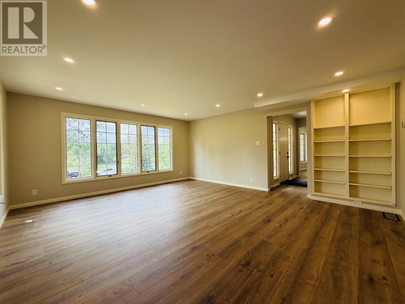 253 Riverview DR - 15