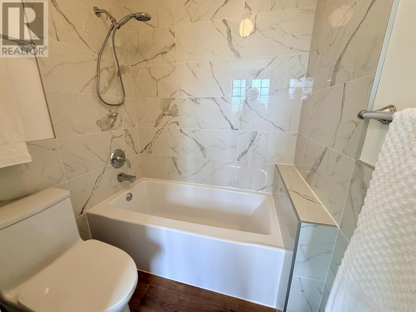 253 Riverview DR - 25