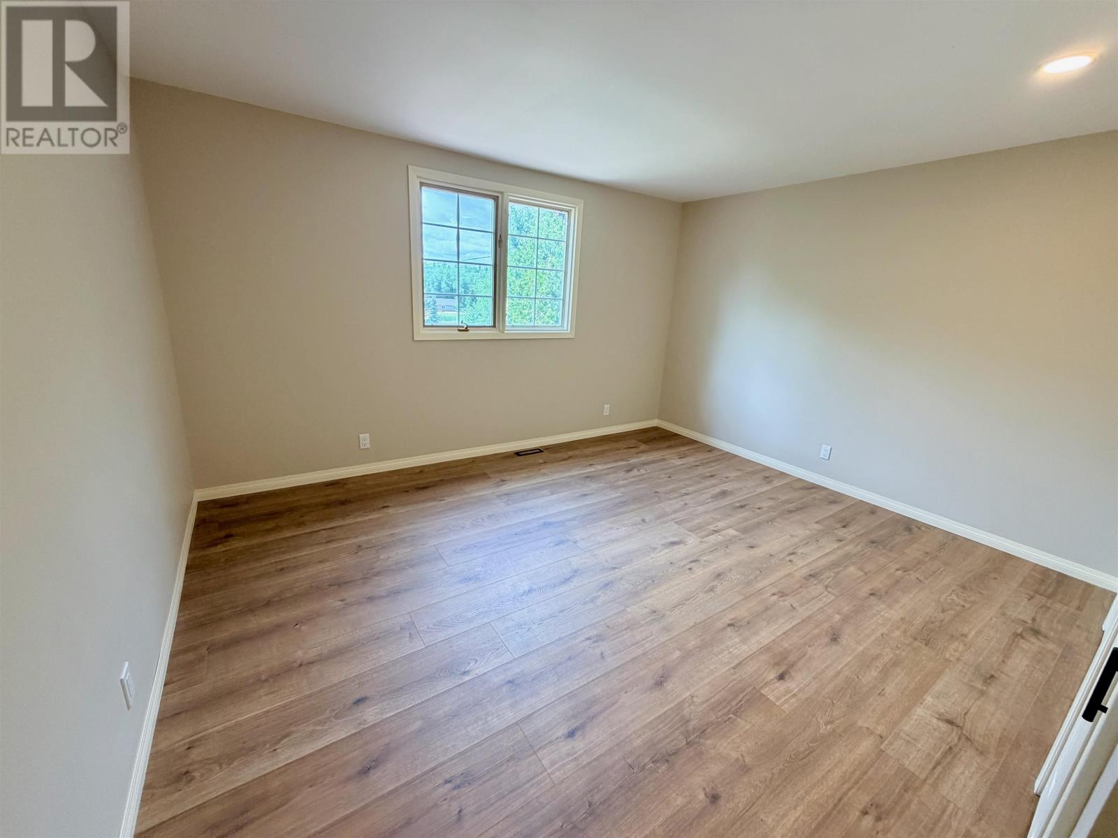 253 Riverview DR - 29