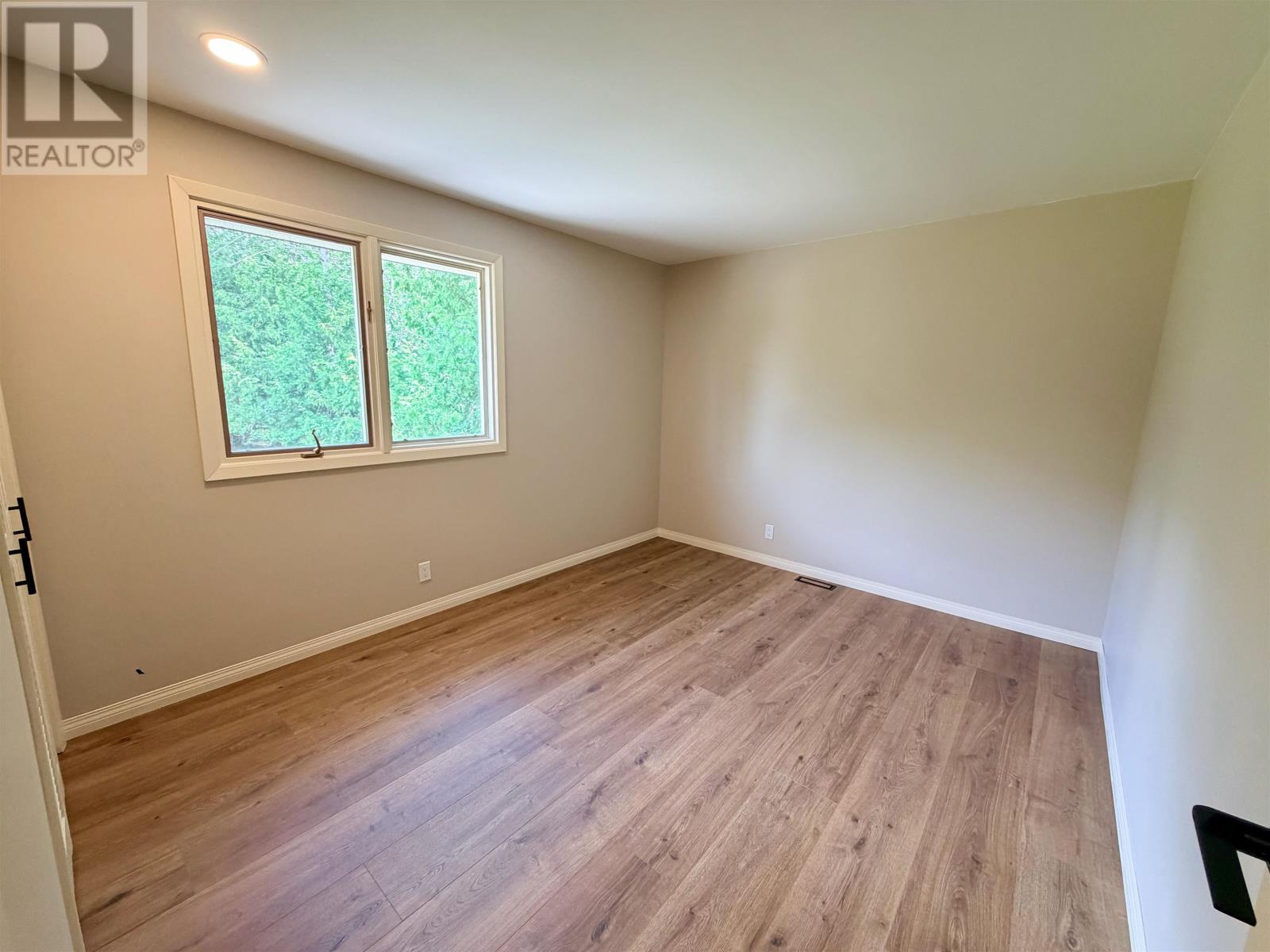 253 Riverview DR - 26