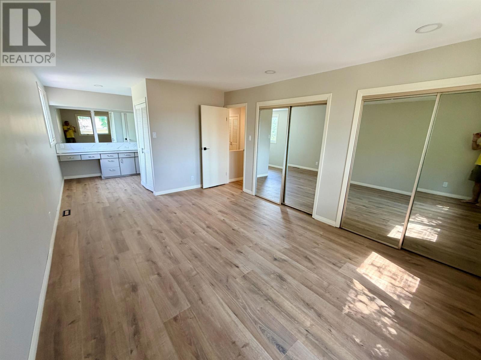 253 Riverview DR - 23