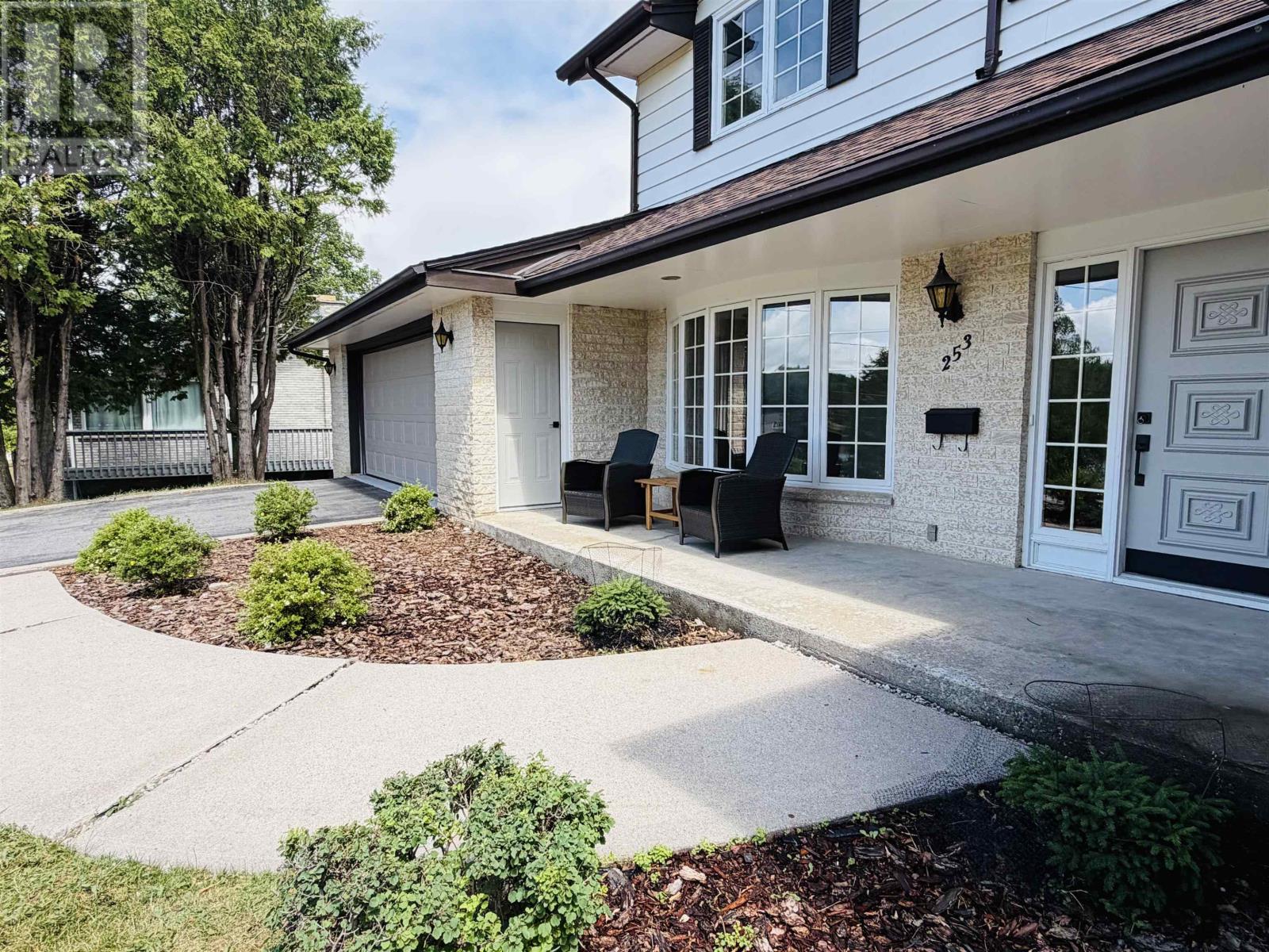 253 Riverview DR - 4
