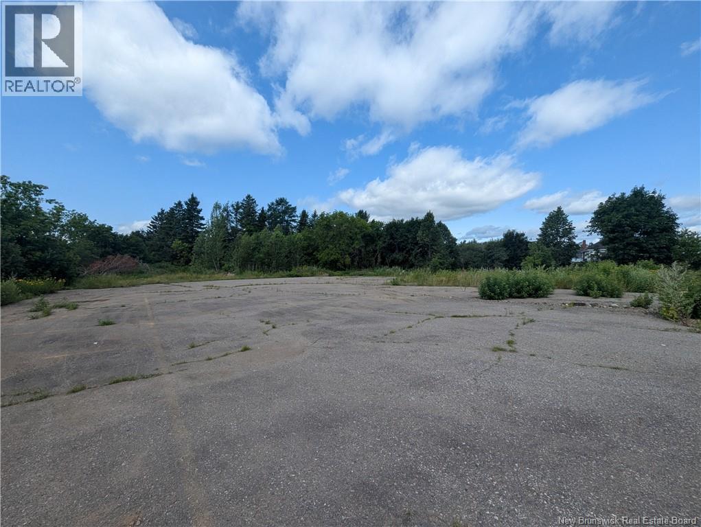 1680 Miramichi, Bathurst, New Brunswick, E2A2T1, Bathurst, New Brunswick — photo 4 of 5