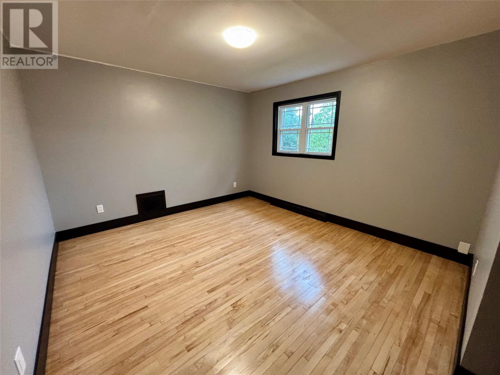 51 MacDonald Drive thumbnail 13