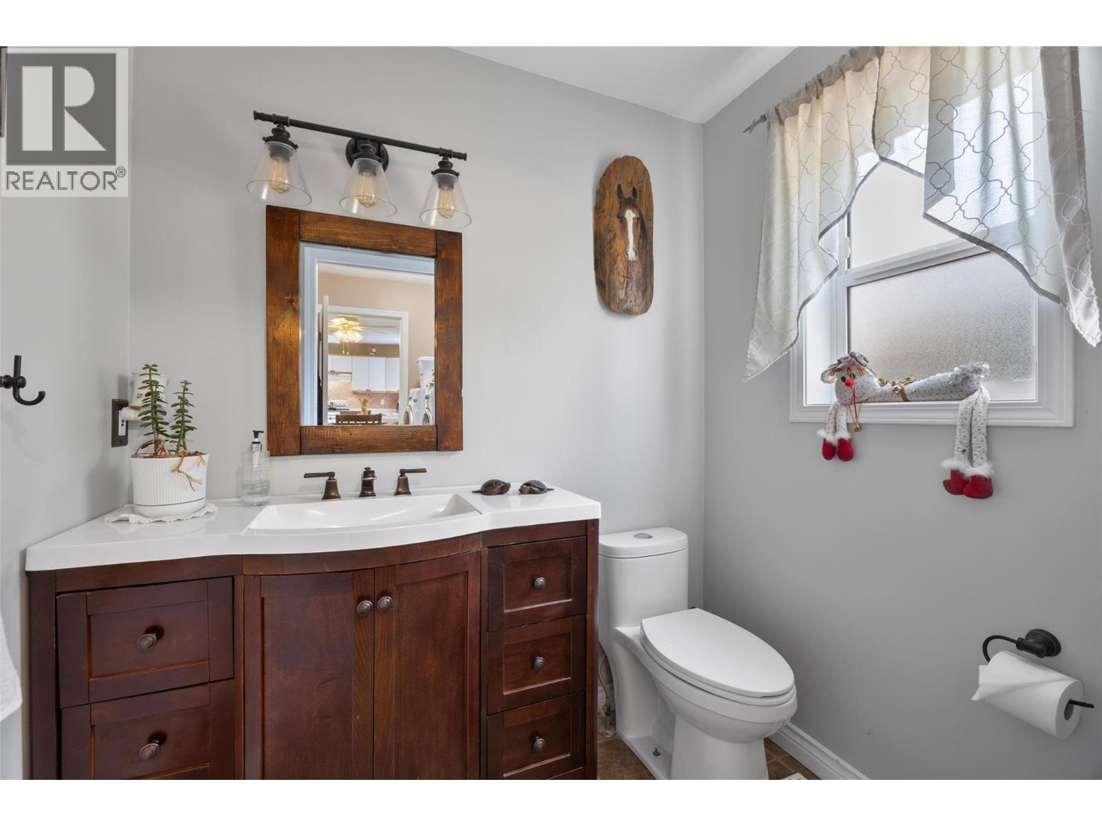1180 Laroque Street - 10