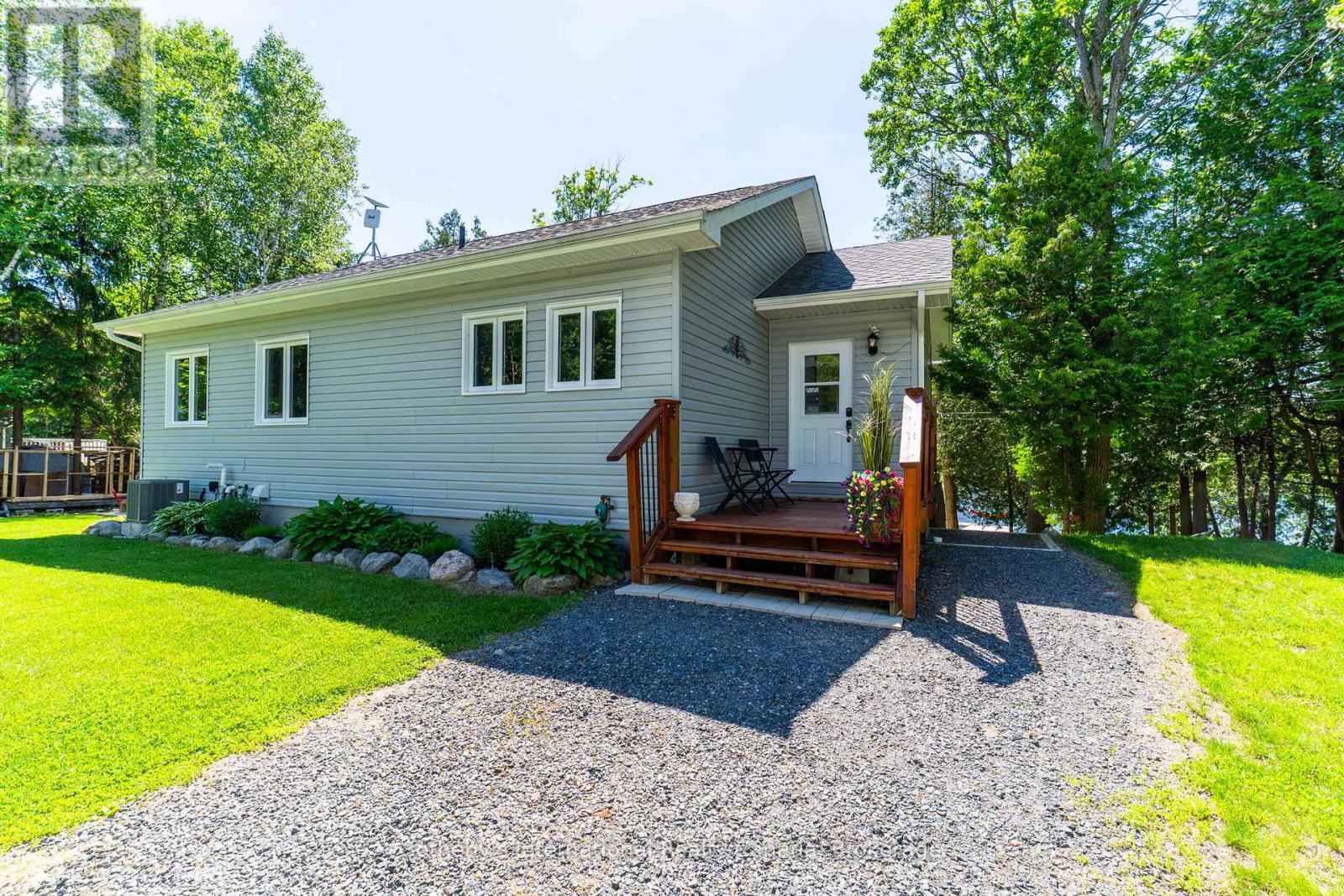 8 LAKEVIEW CRESCENT - Image 32