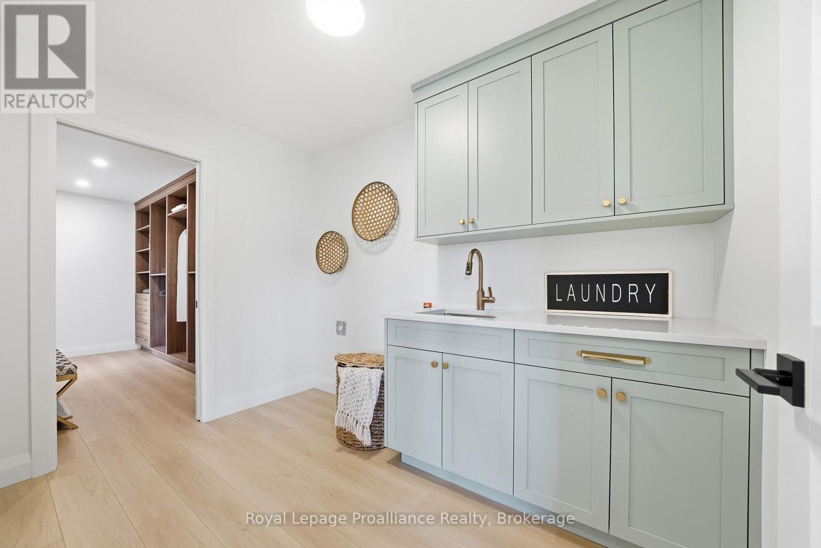 393 MICHAEL'S WAY - 21