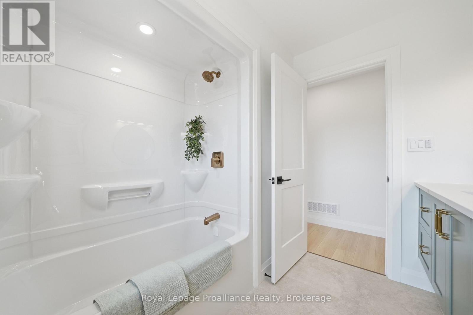 393 MICHAEL'S WAY - 32