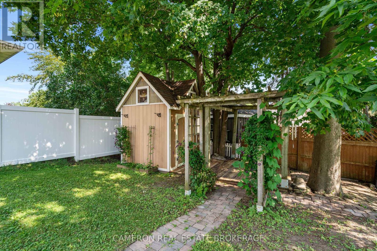 1344 STORMONT DRIVE - 34
