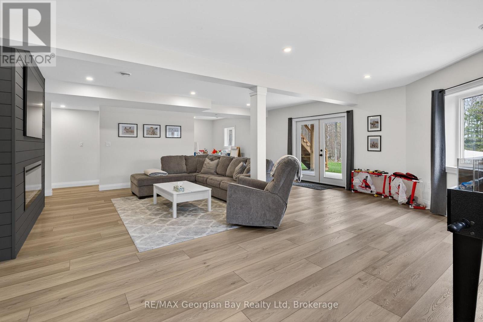 73 POLISH AVENUE - 21